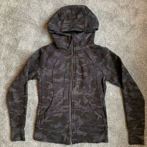 Lululemon Scuba Hoodie-Camo-Size 6